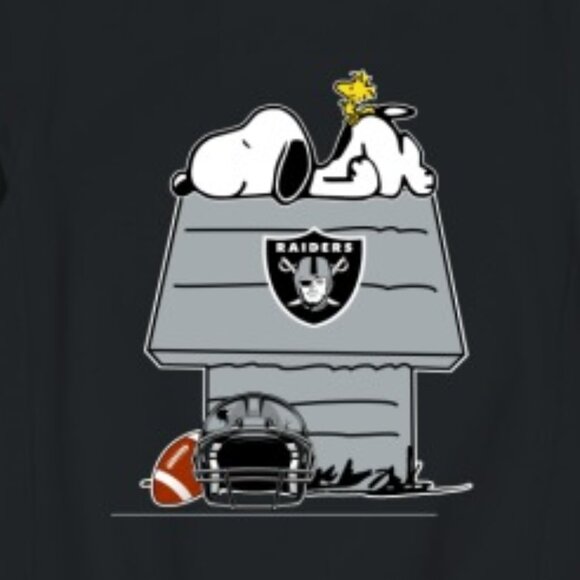 Oakland Raiders NFL Football Snoopy Woodstock Peanuts Movie Sweatshirt 91 - Picture 2 of 5